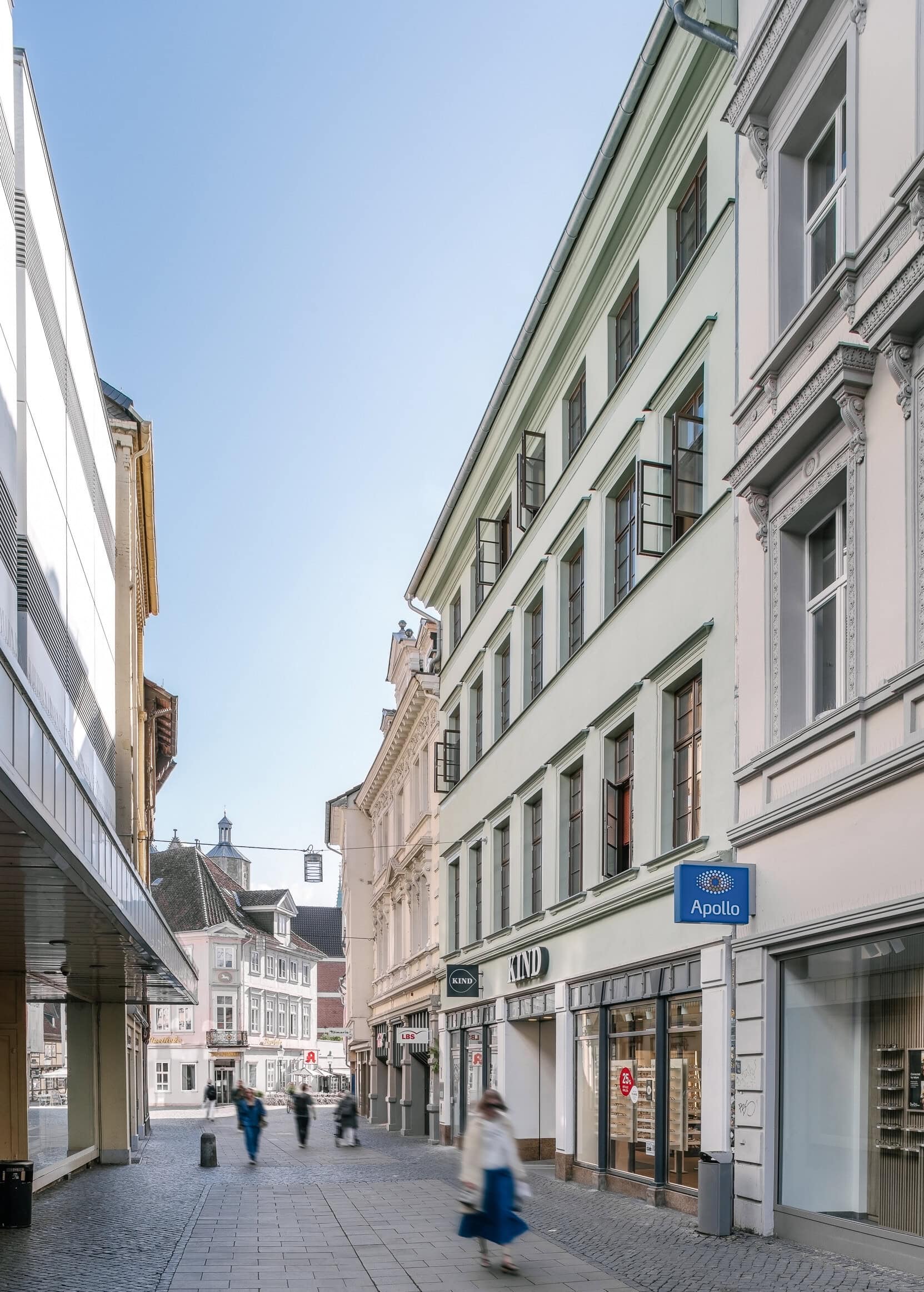 Straßenansicht mit historischen Gebäuden in der Braunschweiger Innenstadt. 